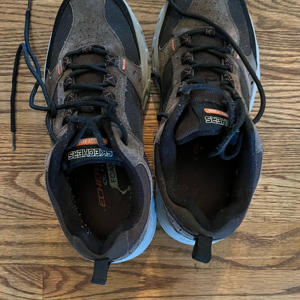 Skechers memory foam 8.5 4e wide shoes
